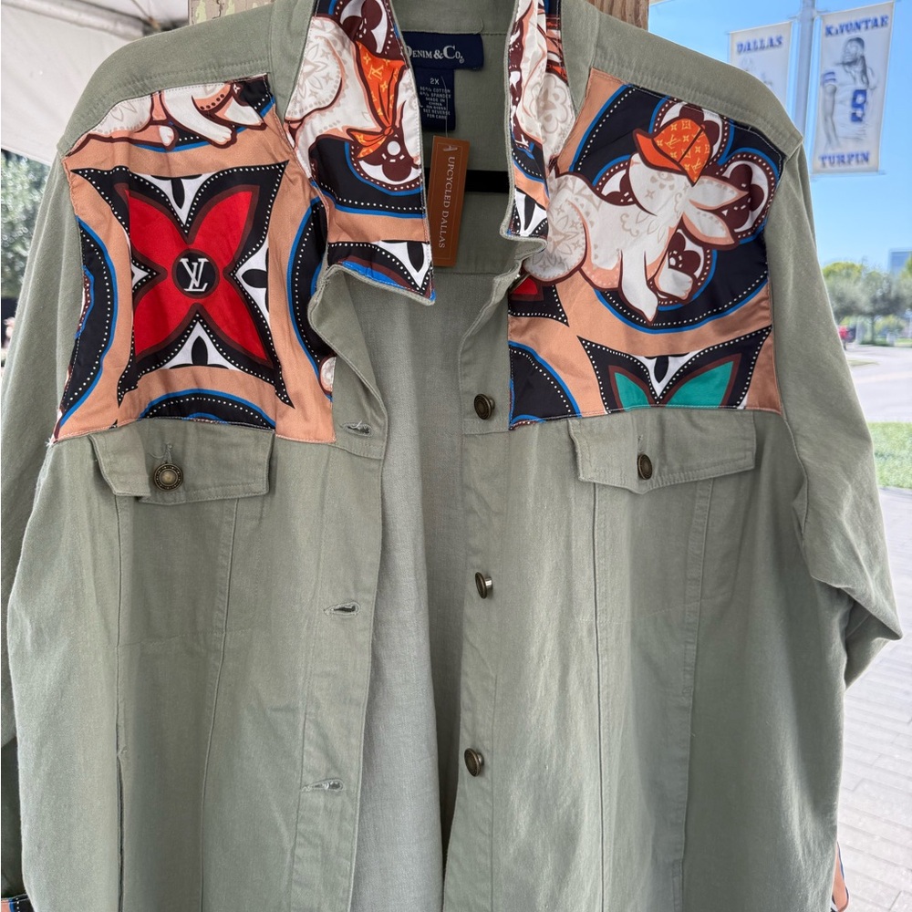 Louis Vuitton Olive Jacket with Vibrant Pattern - Picture 8 of 9
